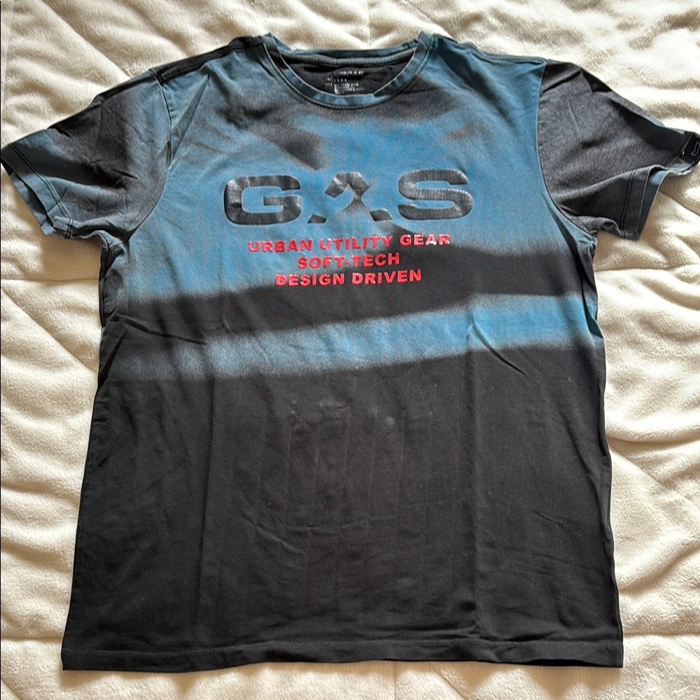 Men's Blue and Black Graphic T-Shirt